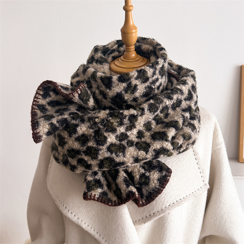 Sciarpa Leopardata Autunno Inv - Woven Scarf Blanket recensione e prezzo